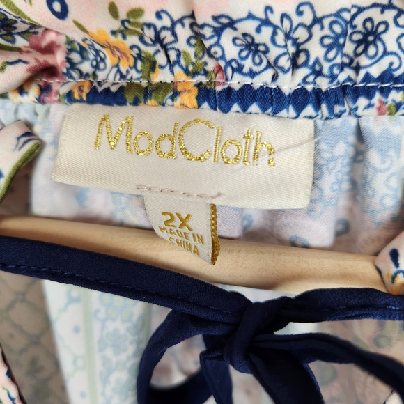Modcloth Patchwork Tie Neck Sleeveless Blouse - Picture 5 of 8